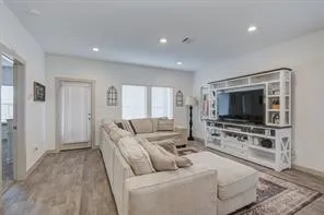 $2,900 | 327 John House Lane, Rosharon, TX 77583