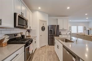 327 John House Lane Rosharon, TX 77583 - Photo 2 of 39