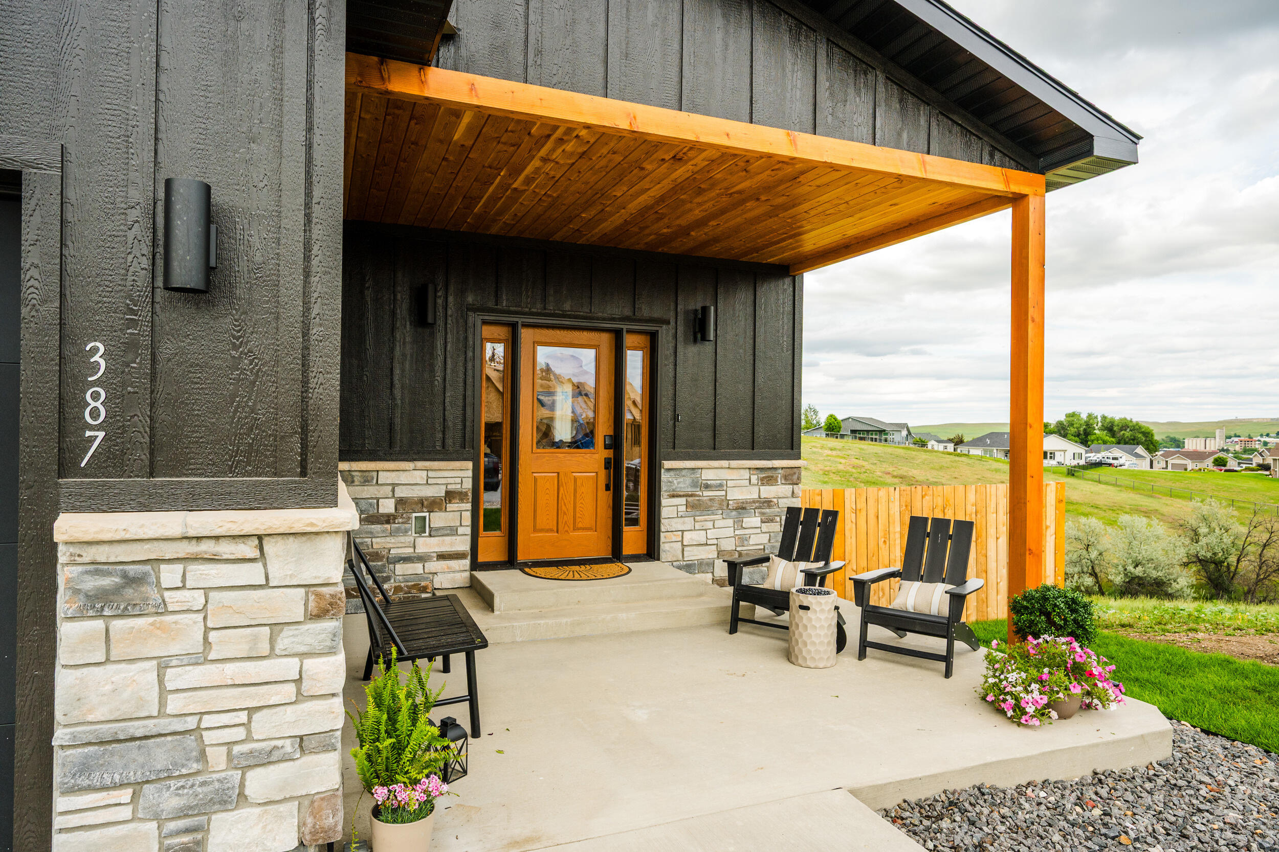 387 Legacy Road Sheridan, WY 82801 - Photo 3 of 59 2