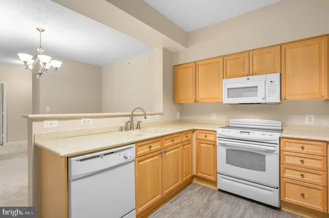 $358,500 | 19355 Cypress Ridge Terrace, Unit 404, Leesburg, VA 20176
