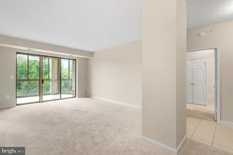 $358,500 | 19355 Cypress Ridge Terrace, Unit 404, Leesburg, VA 20176