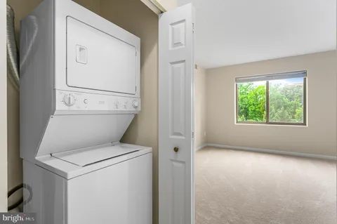 $358,500 | 19355 Cypress Ridge Terrace, Unit 404, Leesburg, VA 20176