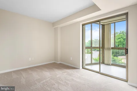 $358,500 | 19355 Cypress Ridge Terrace, Unit 404, Leesburg, VA 20176