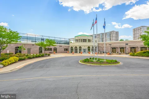 $358,500 | 19355 Cypress Ridge Terrace, Unit 404, Leesburg, VA 20176