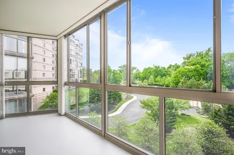 $358,500 | 19355 Cypress Ridge Terrace, Unit 404, Leesburg, VA 20176