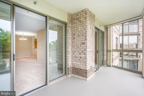 $358,500 | 19355 Cypress Ridge Terrace, Unit 404, Leesburg, VA 20176