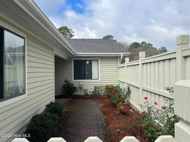 $2,100 | 6032 Inland Greens Drive, Wilmington, NC 28405