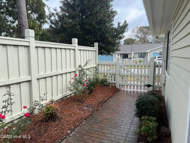 $2,100 | 6032 Inland Greens Drive, Wilmington, NC 28405