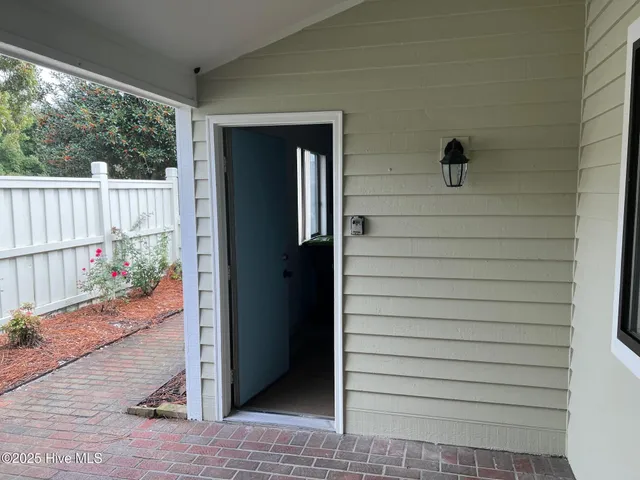 $2,100 | 6032 Inland Greens Drive, Wilmington, NC 28405
