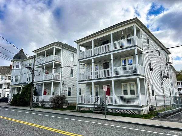 $960,000 | 176 Railroad Street, Lincoln, RI 02838