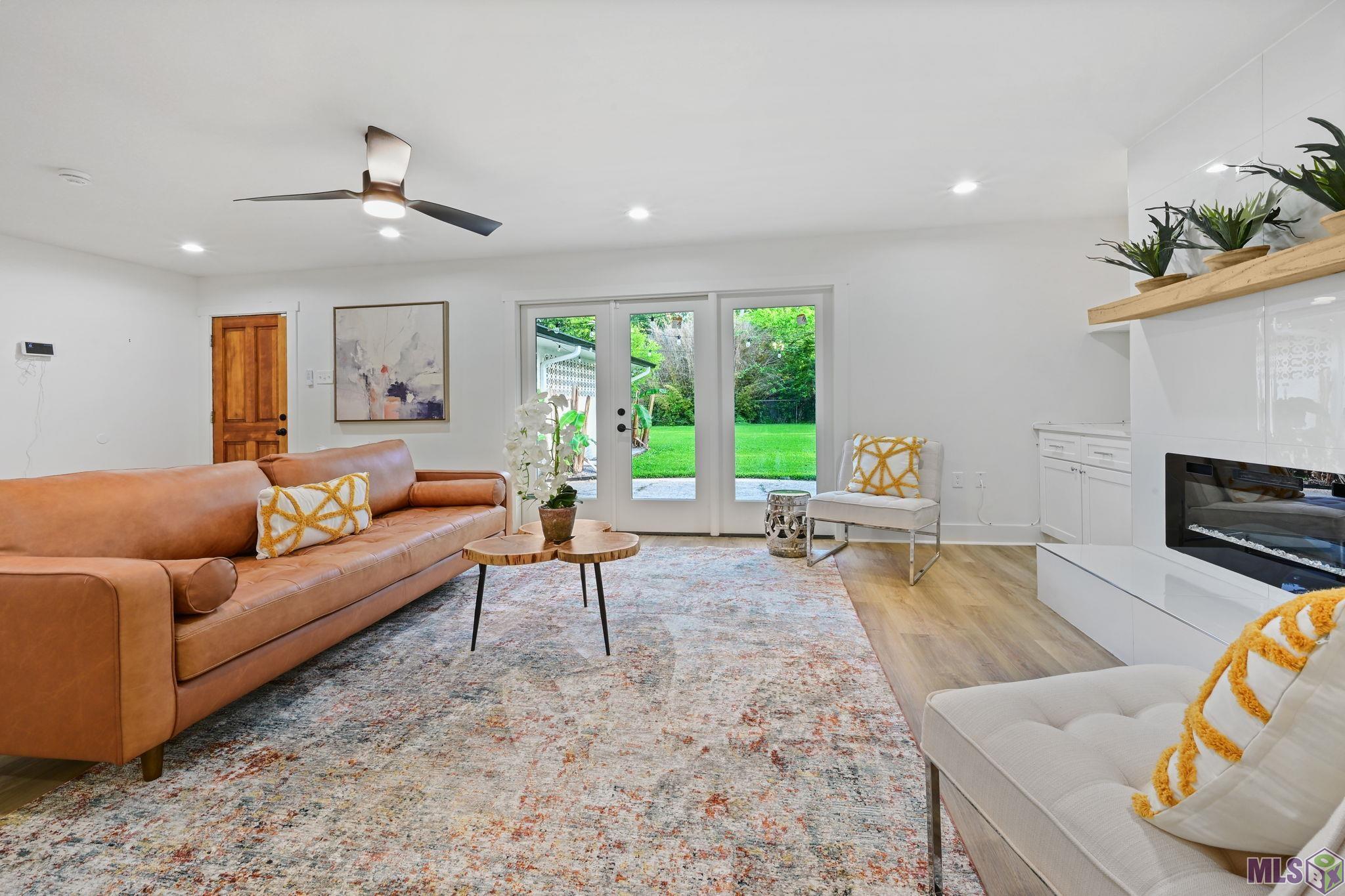7035 Government Street Baton Rouge, LA 70806 - Photo 5 of 31 Living Room