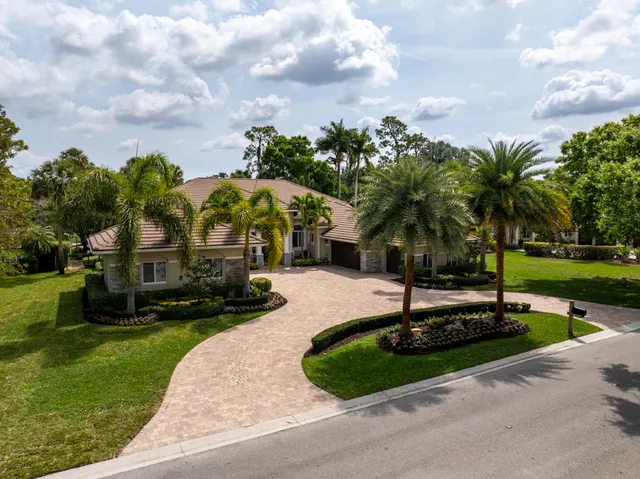 an aerial view of a house with outdoor space and lake view