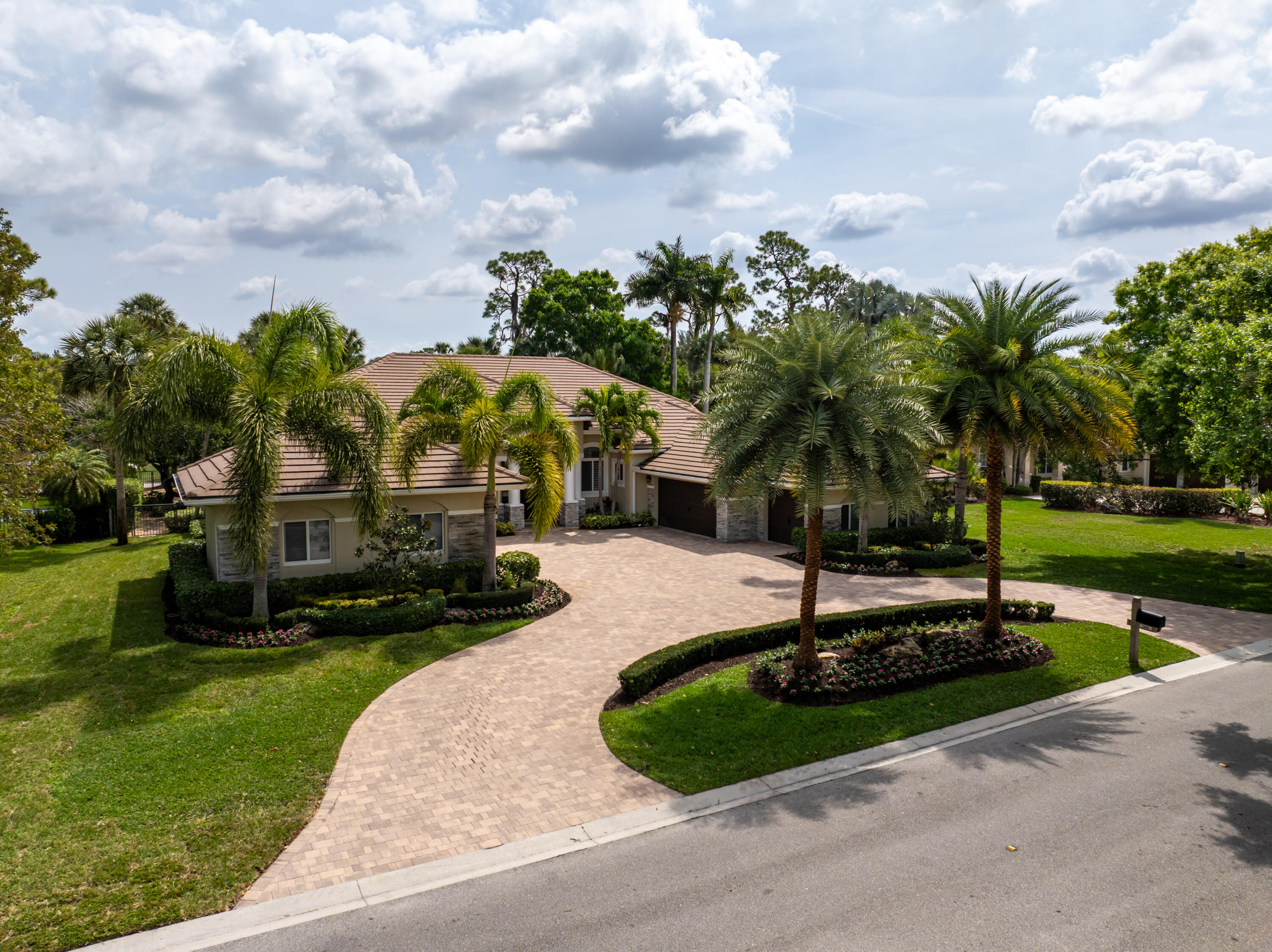 1209 Breakers W Boulevard West Palm Beach, FL 33411 - Photo 3 of 73 Circular Drive