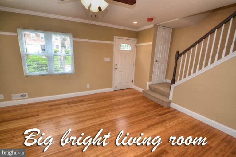 833 Benninghaus Road Baltimore, MD 21212 - Photo 2 of 30 Living Room