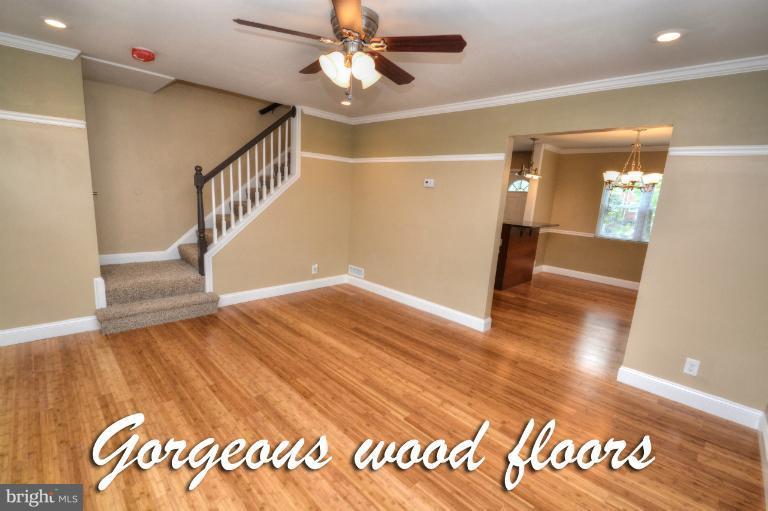 833 Benninghaus Road Baltimore, MD 21212 - Photo 24 of 30 Living Room