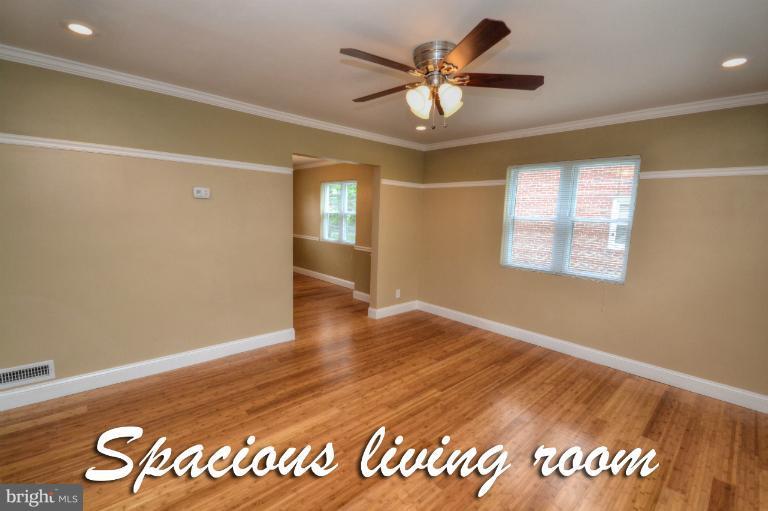 833 Benninghaus Road Baltimore, MD 21212 - Photo 7 of 30 Living Room