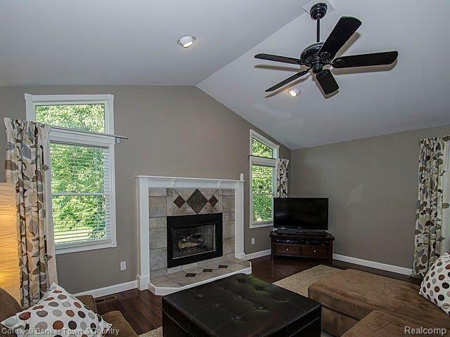 2600 Crooked Lake Road Howell, MI 48843 - Photo 14 of 22 GREATROOOM