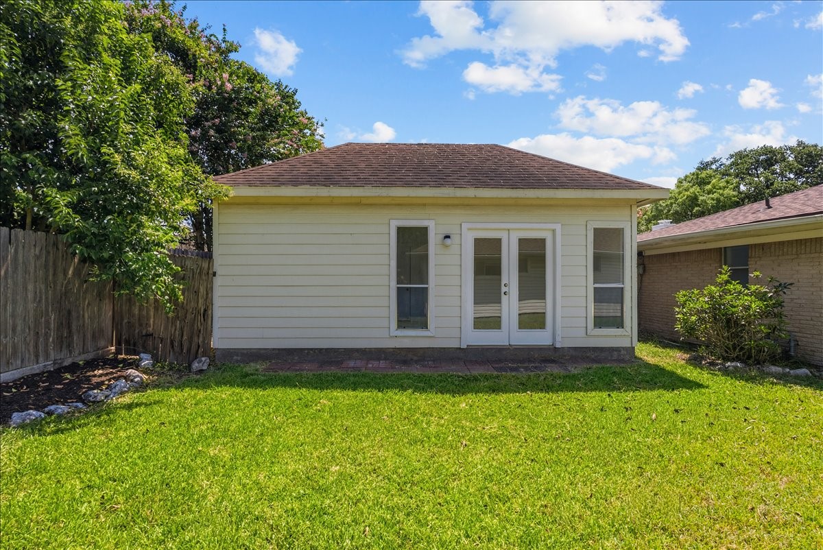 5762 Birdwood Road Houston, TX 77096 - Photo 38 of 50 EXTERIOR OF THE ADU PROVIDING AN ADDITIONAL FULL BATH, KITCHENETTE AND EFFICIENCY STYLE LIVING/BEDROOM SPACE.