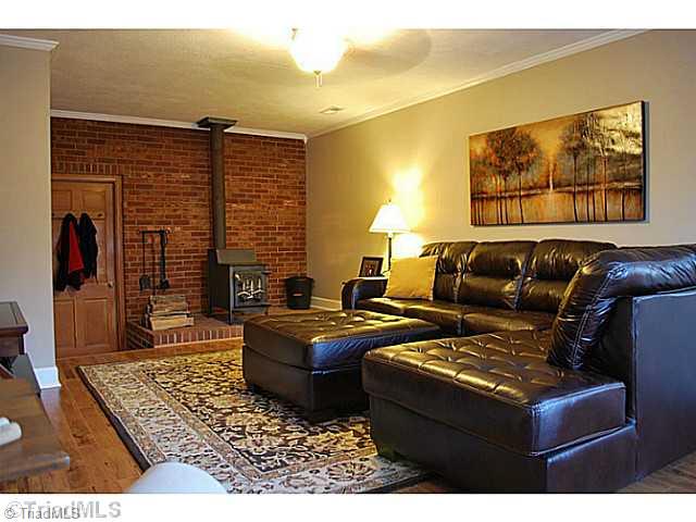 5210 Seward Road Pfafftown, NC 27040 - Photo 16 of 16 Den/Family/Great Room.