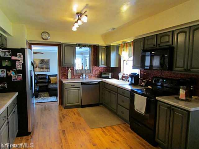 5210 Seward Road Pfafftown, NC 27040 - Photo 9 of 16 Kitchen.