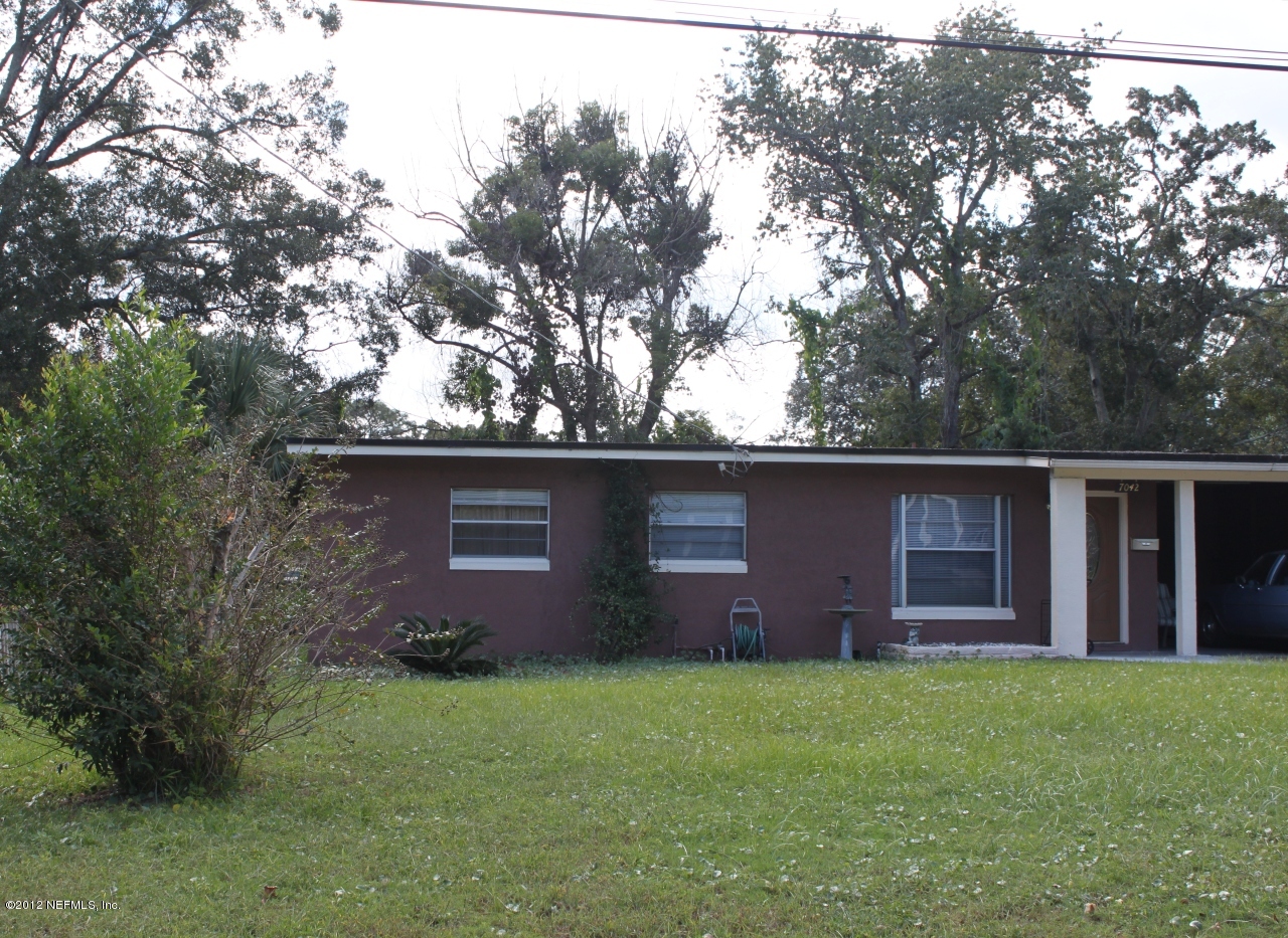7042 Camelot Road Jacksonville, FL 32211 - Photo 1 of 8 Front