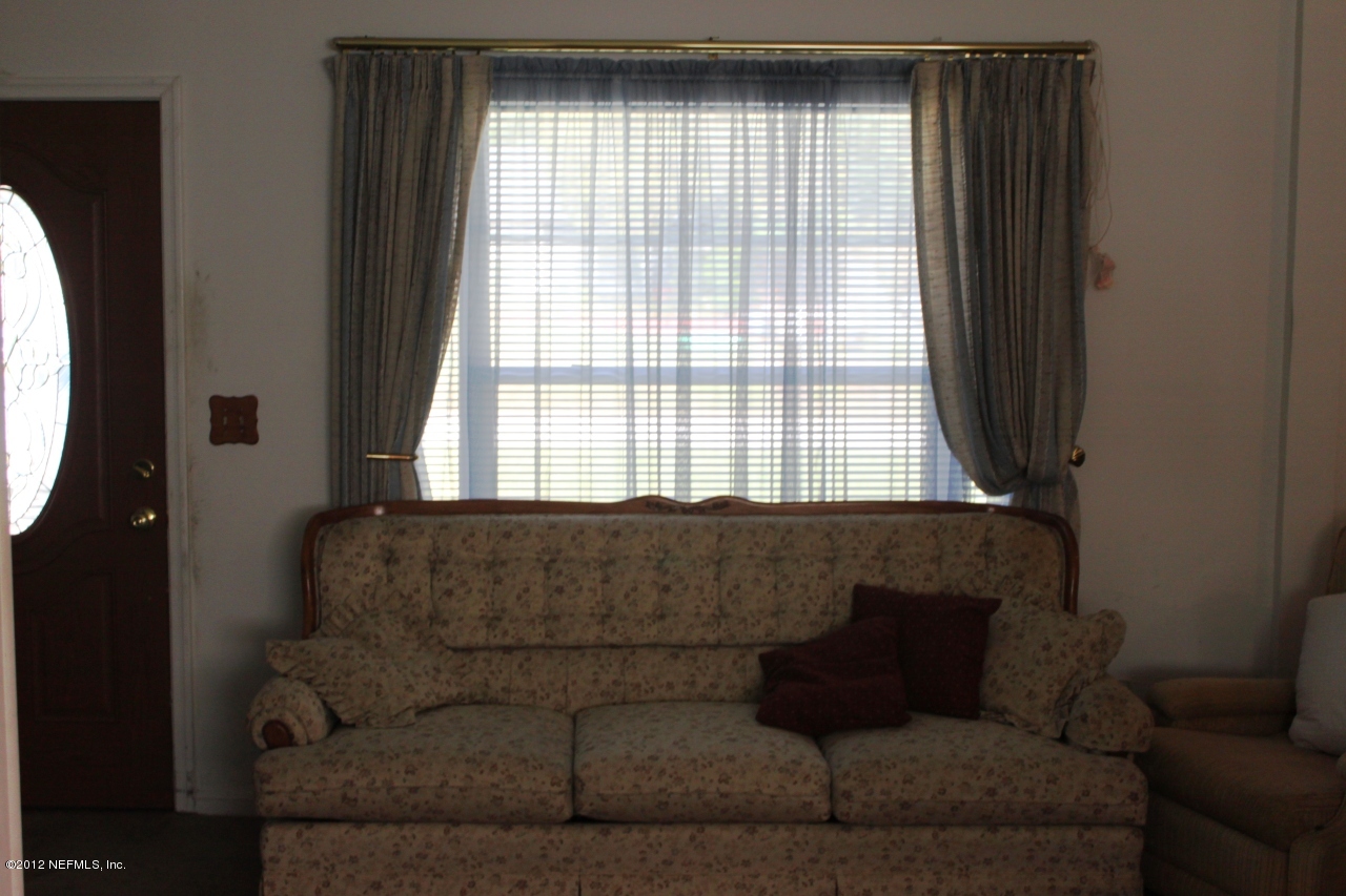 7042 Camelot Road Jacksonville, FL 32211 - Photo 2 of 8 Family Room
