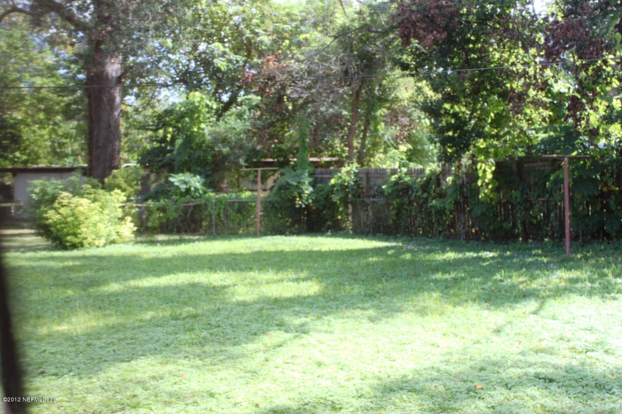 7042 Camelot Road Jacksonville, FL 32211 - Photo 8 of 8 Backyard