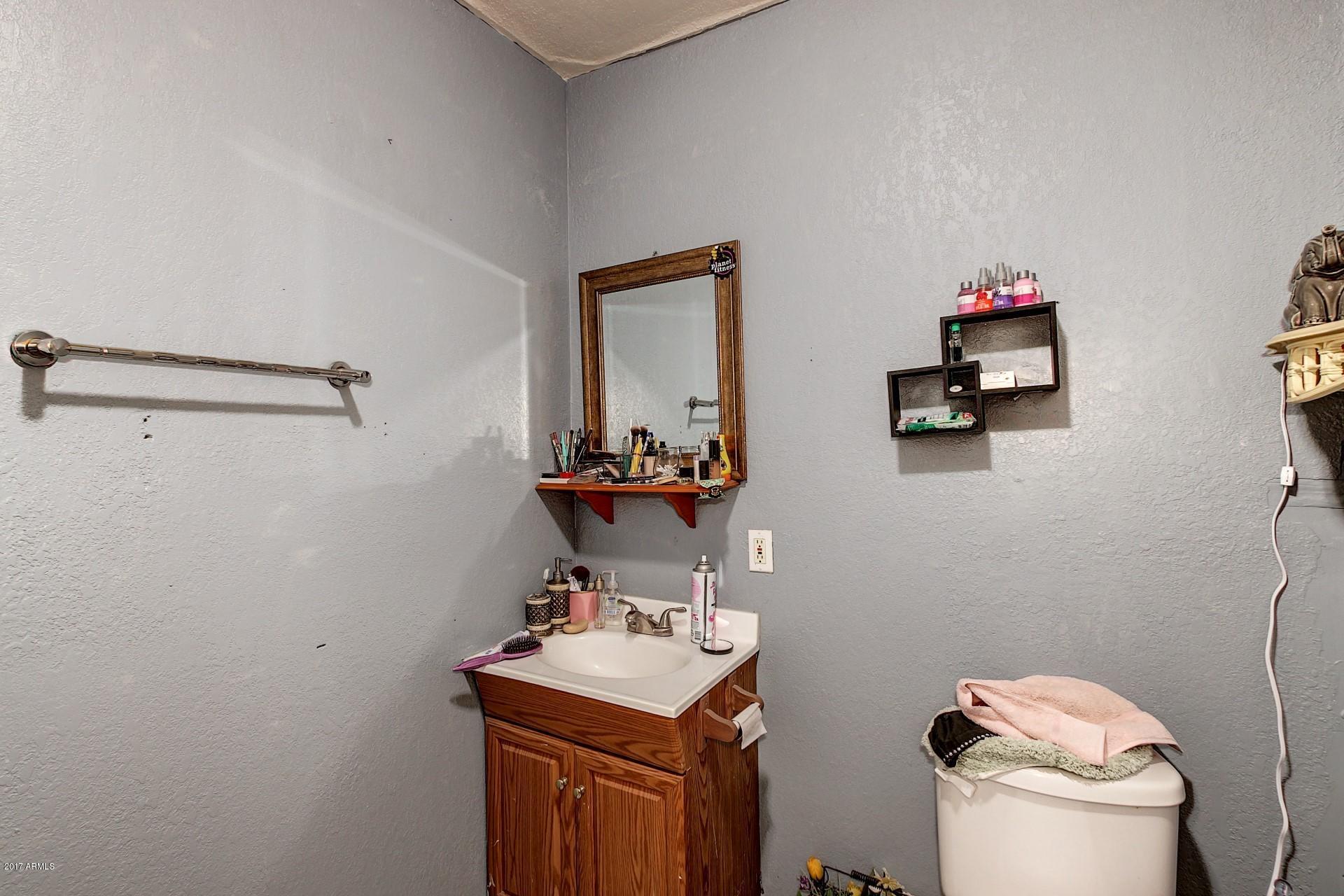 924 East Darrel Road Phoenix, AZ 85042 - Photo 15 of 23 0015-Darrel (15)