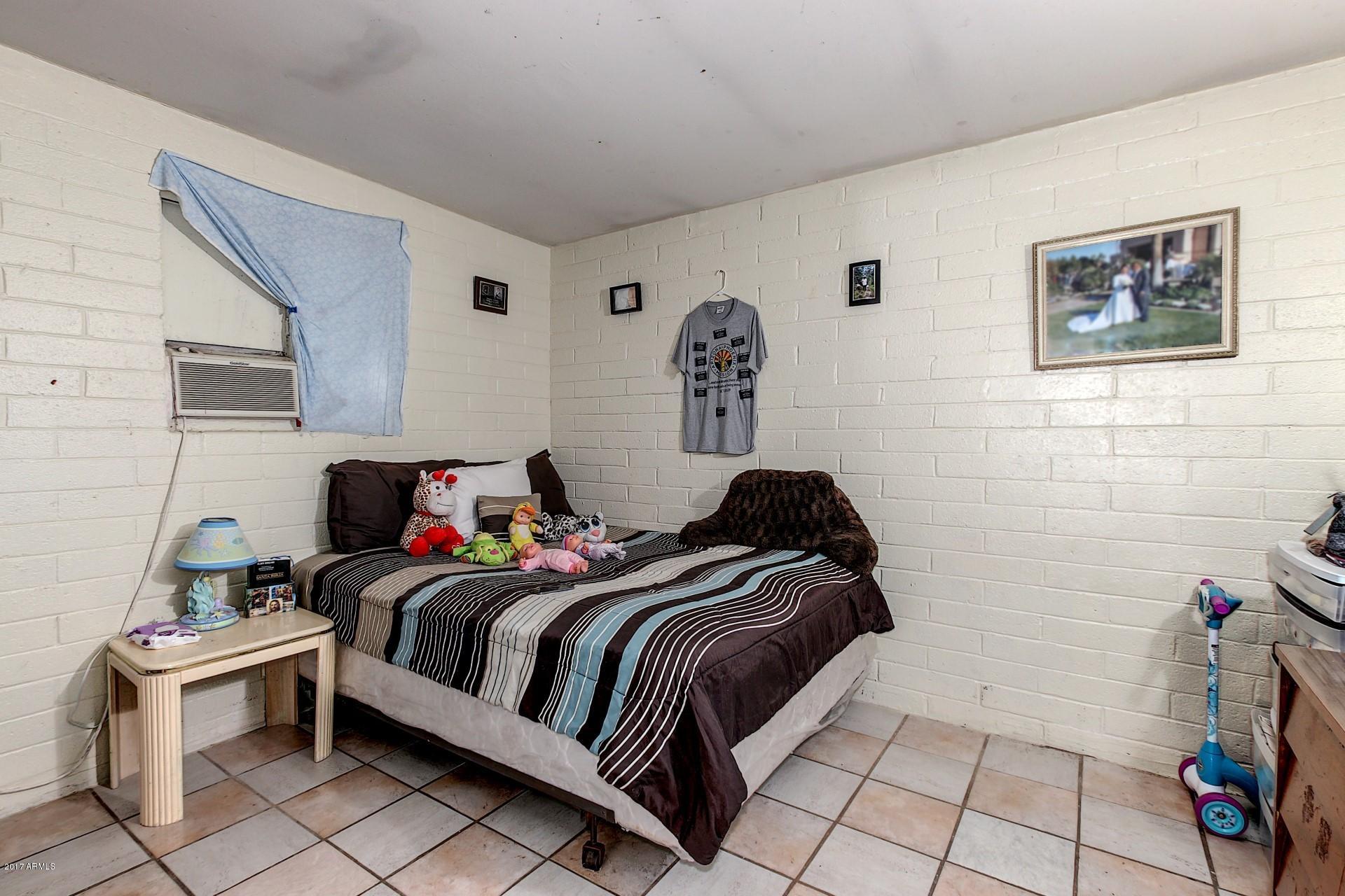 924 East Darrel Road Phoenix, AZ 85042 - Photo 18 of 23 0018-Darrel (22)