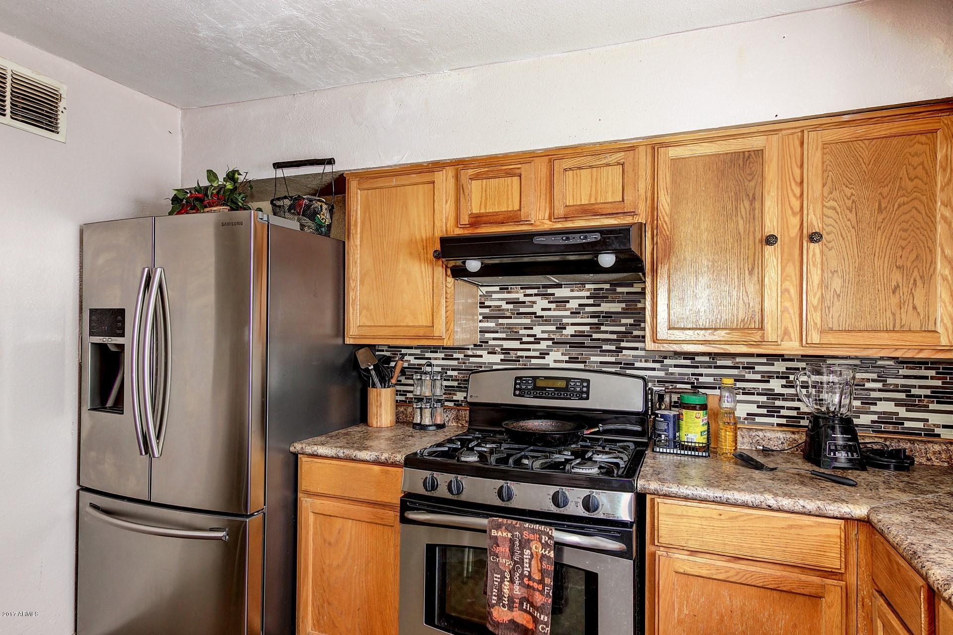 924 East Darrel Road Phoenix, AZ 85042 - Photo 7 of 23 0008-Darrel (8)