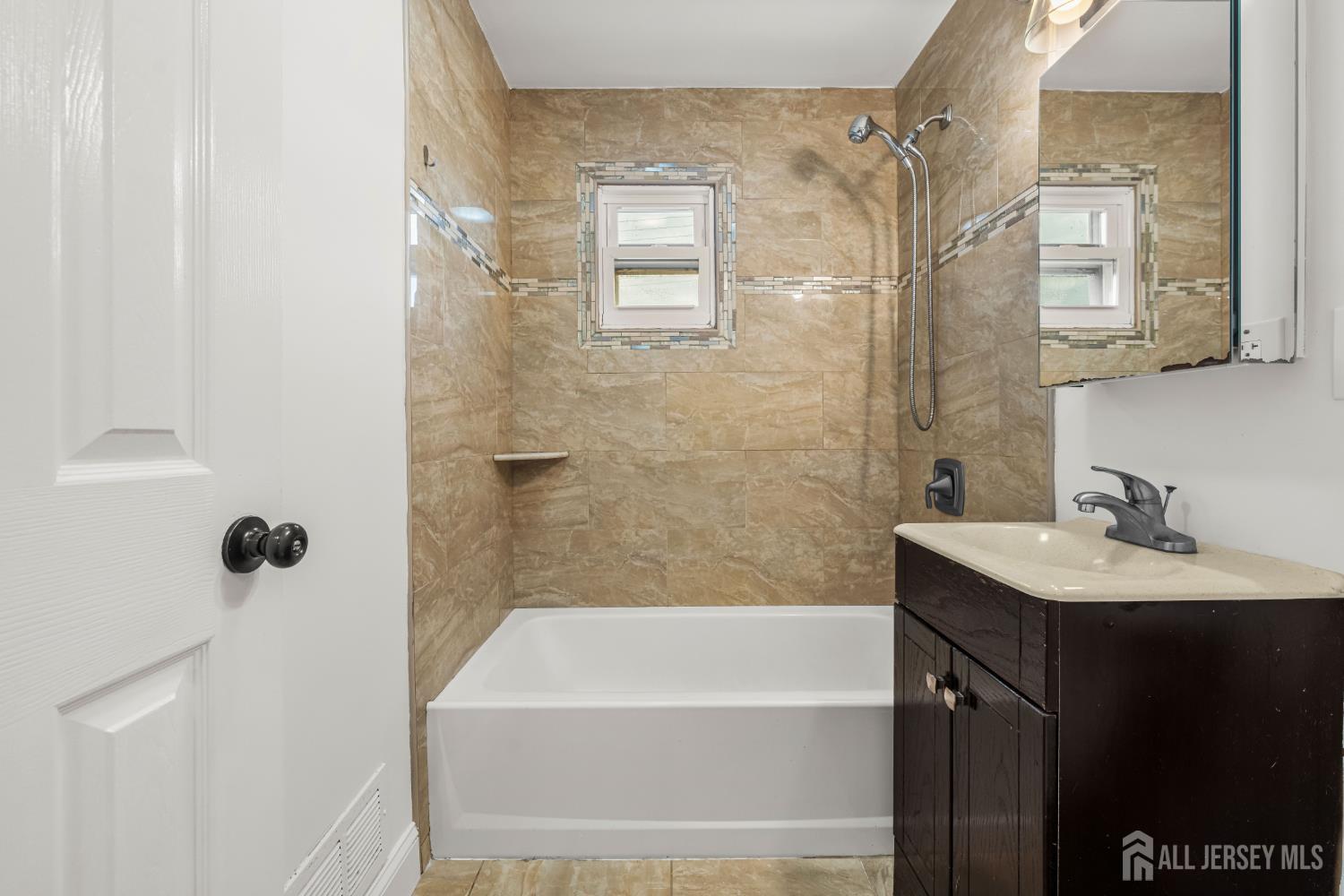 23 Longfield Road New Brunswick, NJ 08901 - Photo 16 of 50