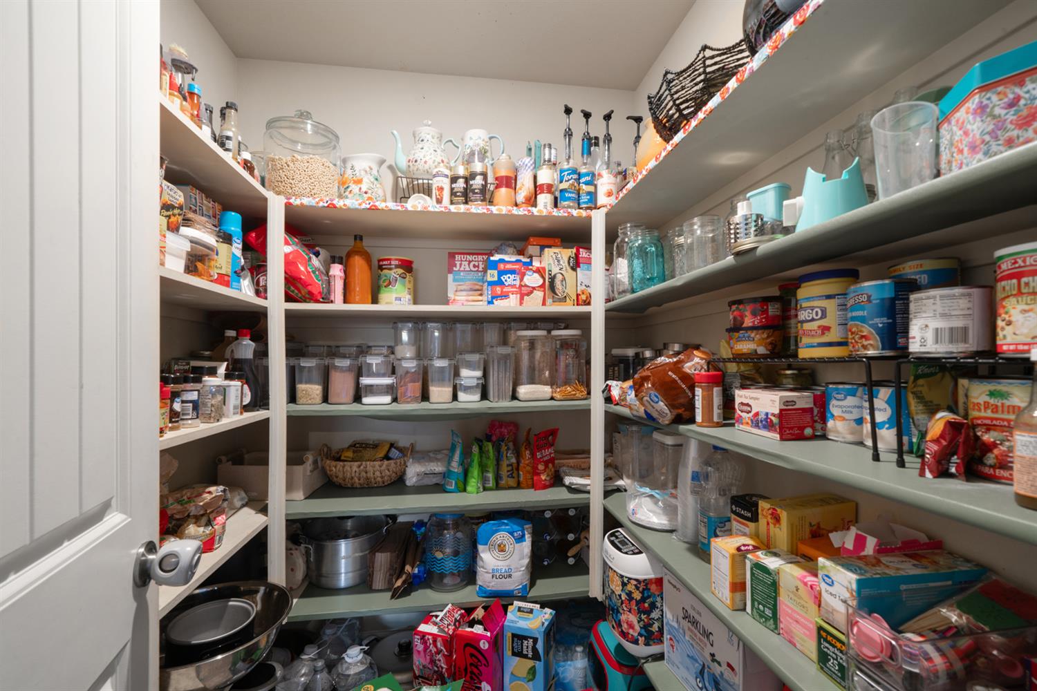 3133 4th Street Sanger, CA 93657 - Photo 18 of 33 a store room with lots of different colored cloths