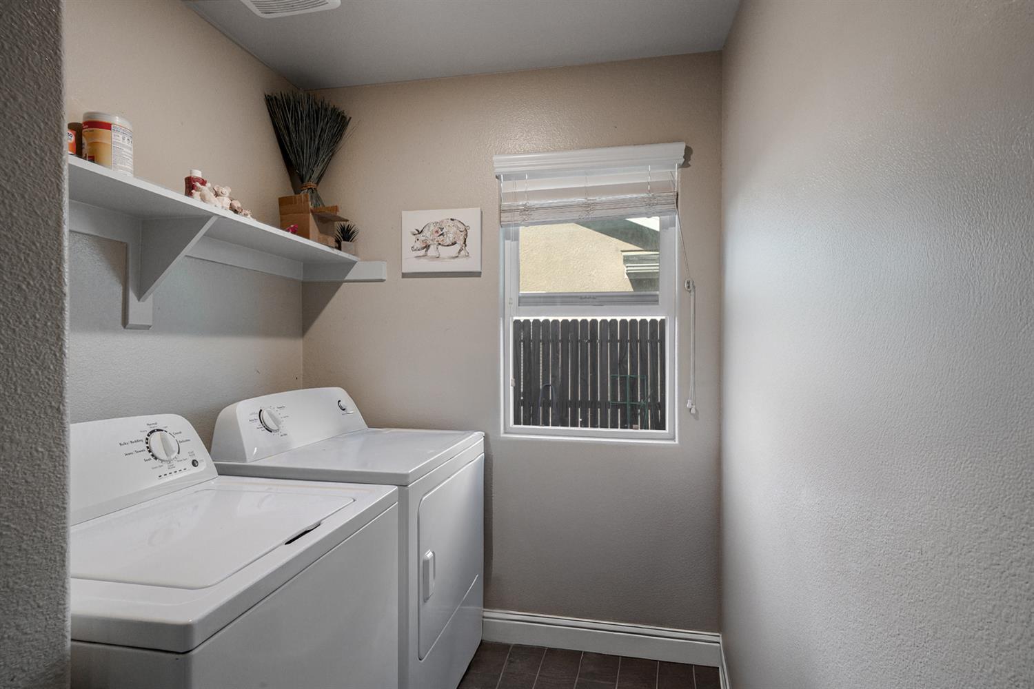 3133 4th Street Sanger, CA 93657 - Photo 19 of 33 a utility room with dryer and washer