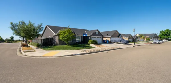 $485,000 | 3133 4th Street, Sanger, CA 93657