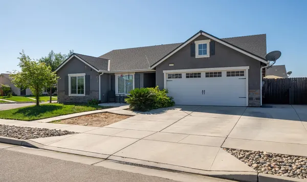 $485,000 | 3133 4th Street, Sanger, CA 93657