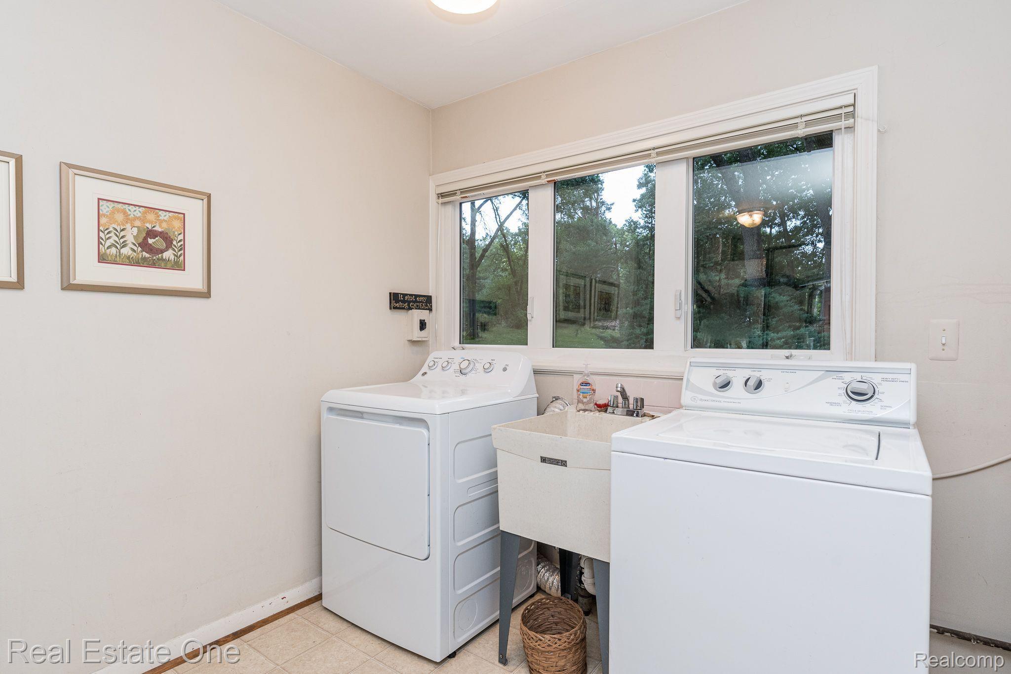851 Peach Tree Lane Rochester, MI 48306 - Photo 56 of 60 1st Floor Laundry Center