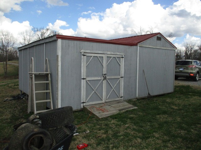 721 Hog Back Ridge Road Bethpage, TN 37022 - Photo 2 of 11 a backyard of a house with plants and barbeque oven