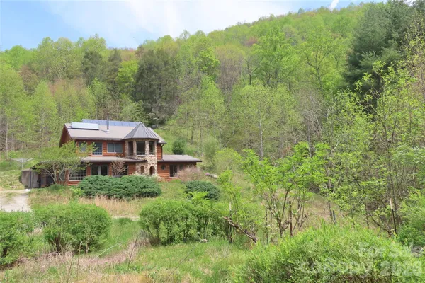 $950,000 | 1422 Middle Fork Road, Hendersonville, NC 28792