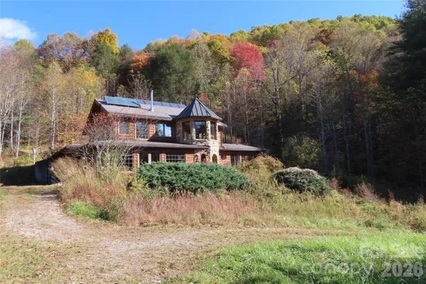 $950,000 | 1422 Middle Fork Road, Hendersonville, NC 28792