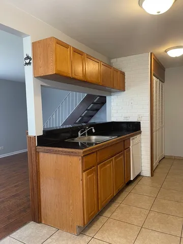 $1,800 | 423D James Court, Unit B, Glendale Heights, IL 60139