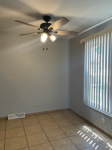 $1,800 | 423D James Court, Unit B, Glendale Heights, IL 60139