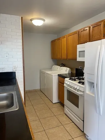 $1,800 | 423D James Court, Unit B, Glendale Heights, IL 60139