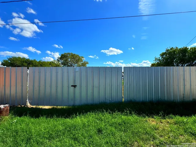 $185,000 | 133 Rio Grande Street, Uvalde, TX 78801