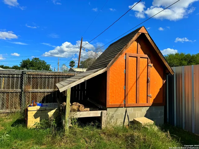 $185,000 | 133 Rio Grande Street, Uvalde, TX 78801