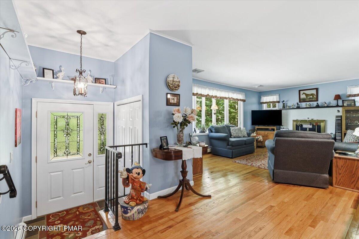8188 Oak Ridge Lane Cresco, PA 18326 - Photo 5 of 52 09-002_DSC_2285