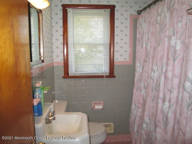 2115 Wilson Road Point Pleasant, NJ 08742 - Photo 12 of 21 Bathroom