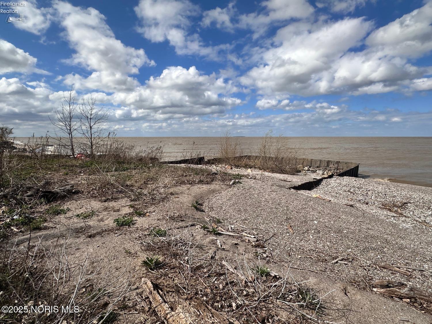 7911 West Sand Beach Road Oak Harbor, OH 43449 - Photo 3 of 12 961615d6-2cf2-47eb-ad97-fa53c1ea6387