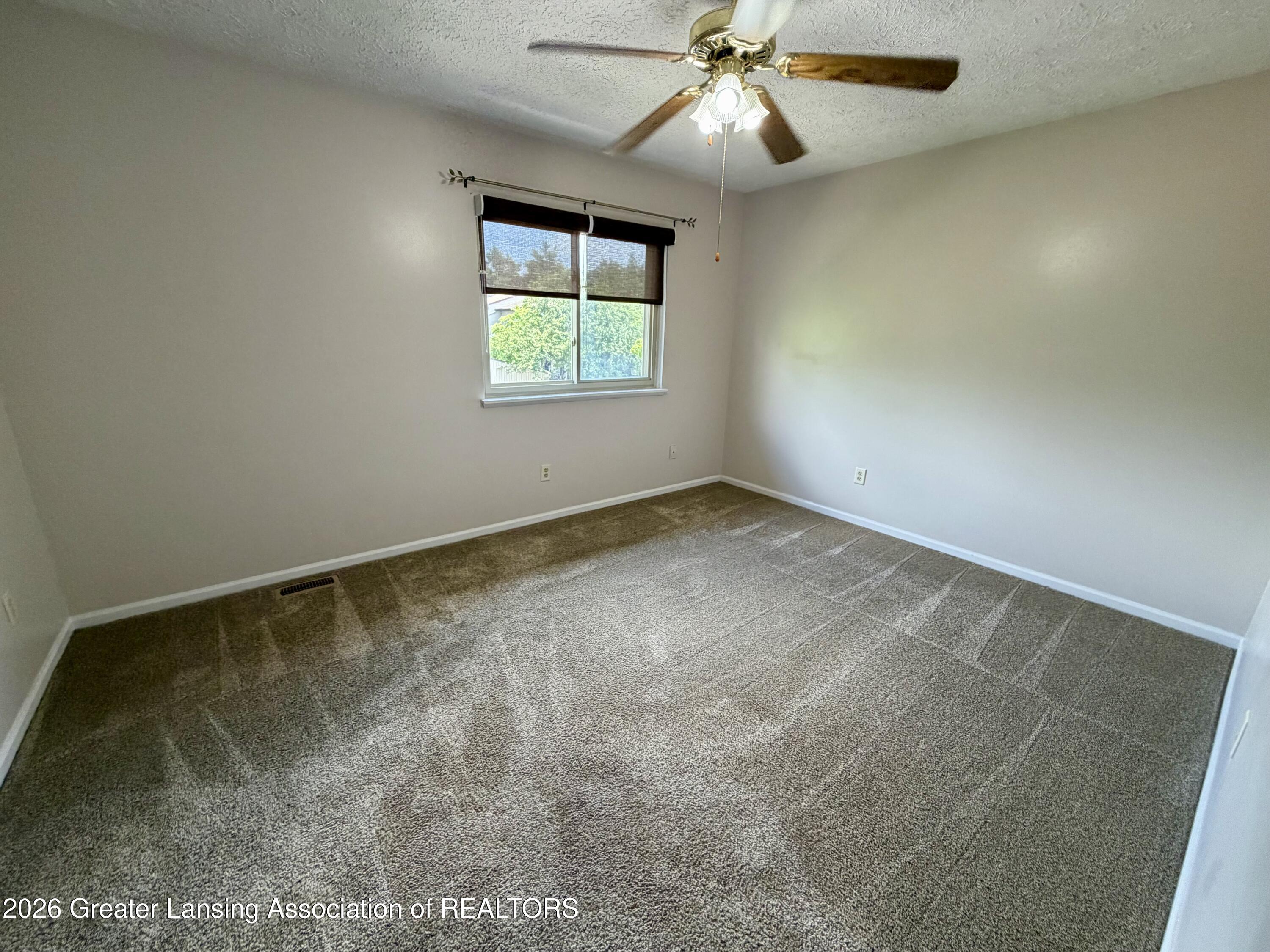 830 Armstrong Road, Unit 17 Lansing, MI 48911 - Photo 28 of 46 IMG_3316