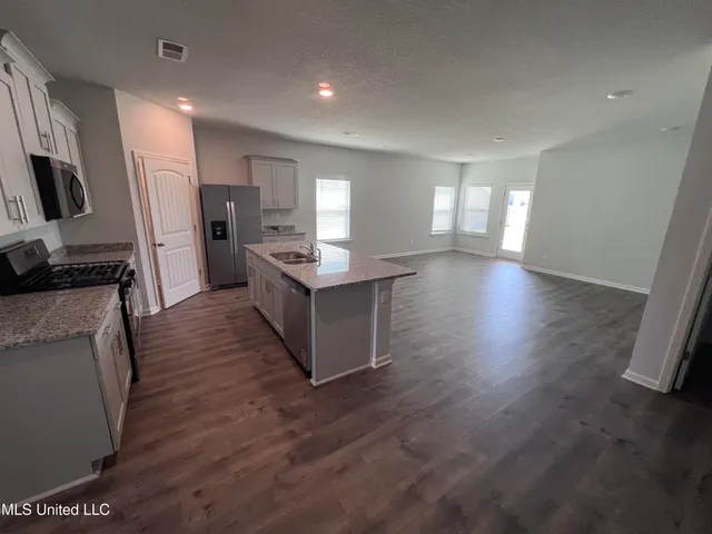 $2,400 | 8293 Gum Pond Drive, Olive Branch, MS 38654