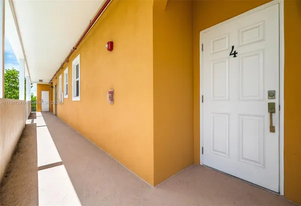 $450,000 | 555 East Dania Beach Boulevard, Unit 4, Dania Beach, FL 33004